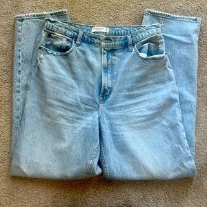 Abercrombie & Finch: The 90’s Straight Ultra High Ri se